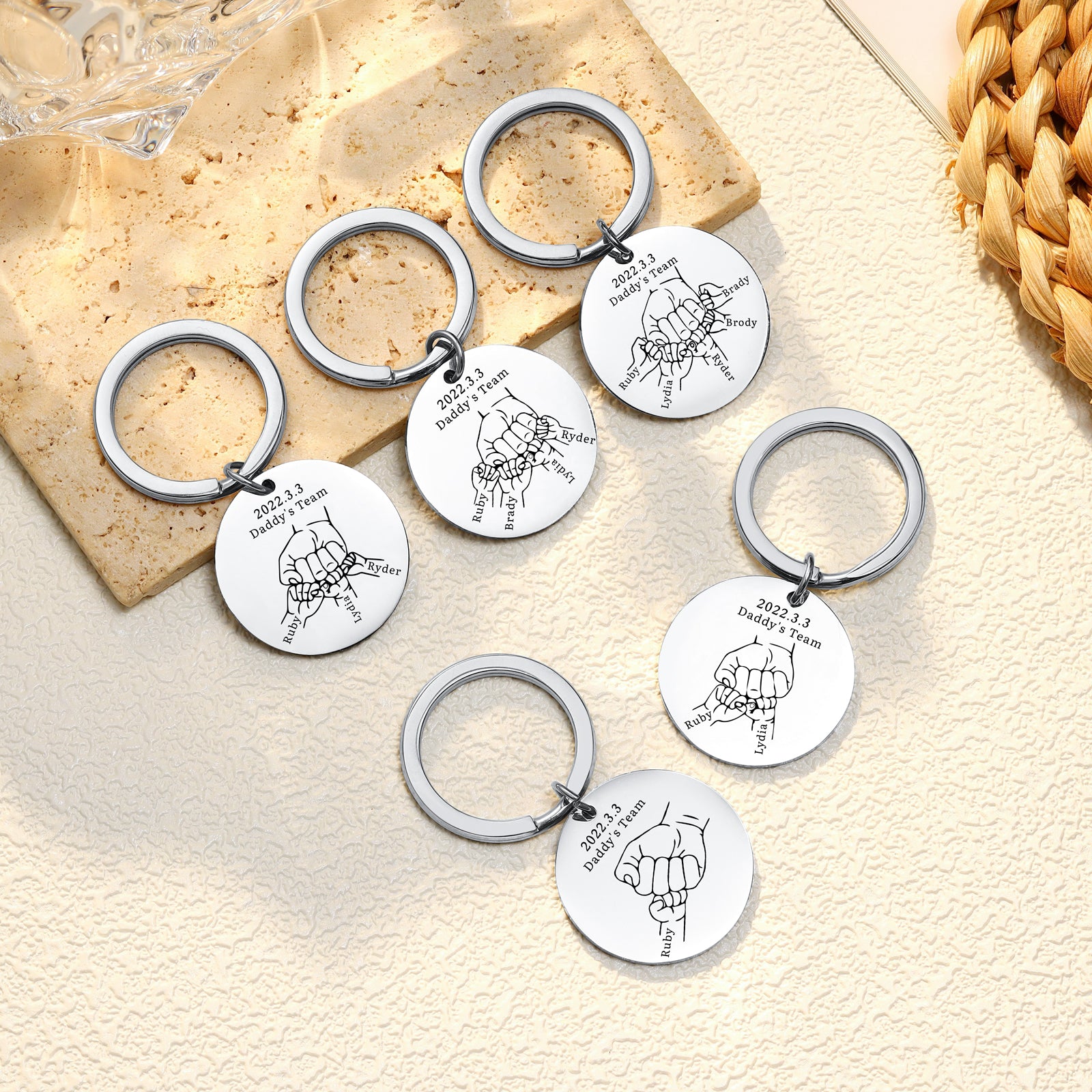 Custom Family Name Keychian with Father and Child Hand